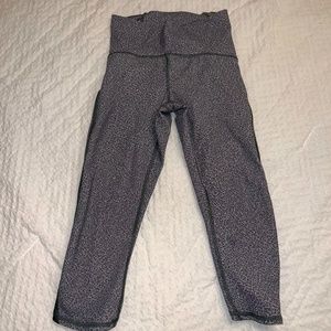 lululemon athletica size 4 capri leggings